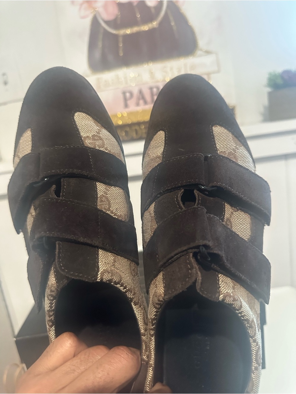 Gucci Brown Suede Women’s Sneakers with Cream Stripe - Picture 4 of 7